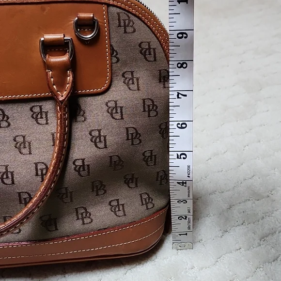 Dooney n Bourke Purse - Picture 2 of 9